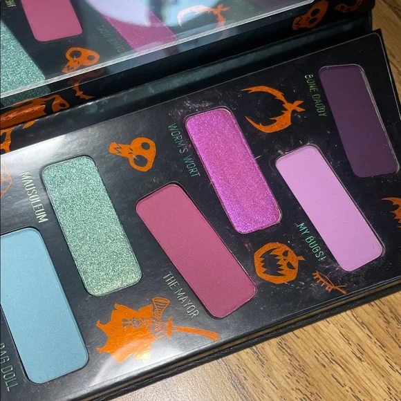 Melt Halloween Town eyeshadow palette - Picture 5 of 6
